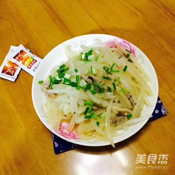 肉片焖<a href=/shicai/shucai/LuoBo/index.html target=_blank><u>萝卜</u></a>的做法