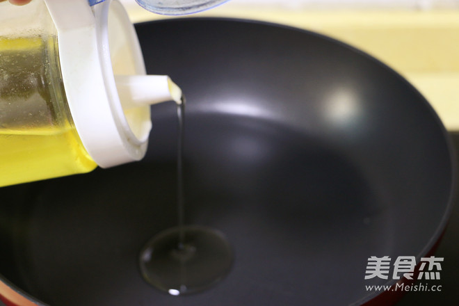 手撕<a href=/shicai/shucai/XingBaoGu/index.html target=_blank><u><a href=/shicai/guopin/Xing/index.html target=_blank><u>杏</u></a>鲍菇</u></a>的做法