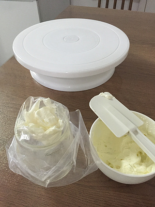 <a href=/shicai/guopin/CaoMei/index.html target=_blank><u>草莓</u></a>慕斯蛋糕