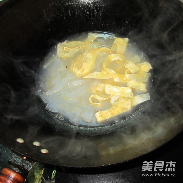 <a href=/shicai/rouqin/JiDan/index.html target=_blank><u>鸡蛋</u></a><a href=/shicai/mimian/FenPi/index.html target=_blank><u>粉皮</u></a>汤的做法