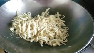 <a href=/shicai/shucai/JiuCai/index.html target=_blank><u>韭菜</u></a>炒干<a href=/shicai/mimian/DouFu/index.html target=_blank><u>豆腐</u></a>