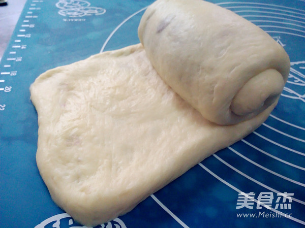 <a href=/shicai/mimian/MianBao/index.html target=_blank><u>面包</u></a>机炼奶<a href=/shicai/shucai/ZiShu/index.html target=_blank><u>紫薯</u></a><a href=/shicai/mimian/TuSi/index.html target=_blank><u>吐司</u></a>的做法