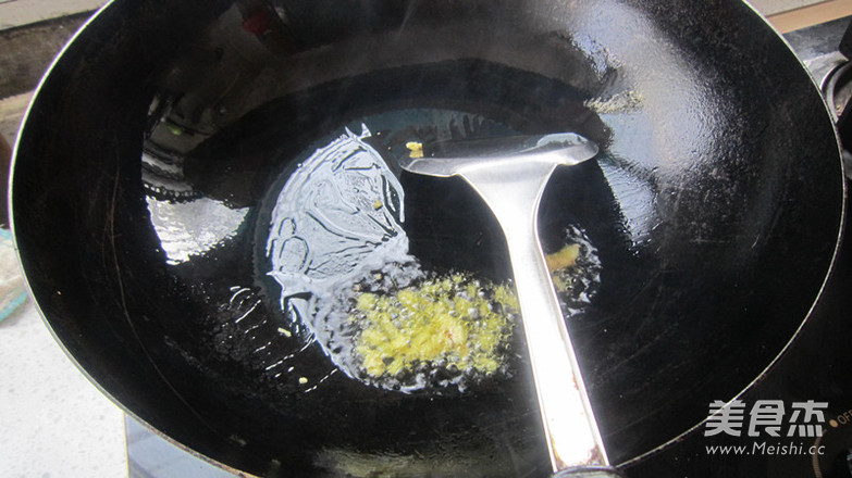 <a href=/shicai/shucai/XingBaoGu/index.html target=_blank><u><a href=/shicai/guopin/Xing/index.html target=_blank><u>杏</u></a>鲍菇</u></a>炒<a href=/shicai/rouqin/LaRou/index.html target=_blank><u>腊肉</u></a>的做法