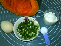 葱香<a href=/shicai/shucai/NanGua/index.html target=_blank><u>南瓜</u></a>丝饼