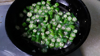 <a href=/shicai/shucai/QiuKui/index.html target=_blank><u>秋葵</u></a>炒蛋