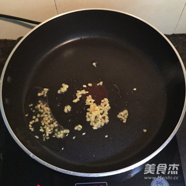 素菜炒<a href=/shicai/mimian/MiFen/index.html target=_blank><u>米粉</u></a>的做法