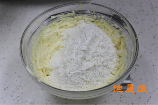 <a href=/shicai/guopin/HuaSheng/index.html target=_blank><u>花生</u></a>小小酥