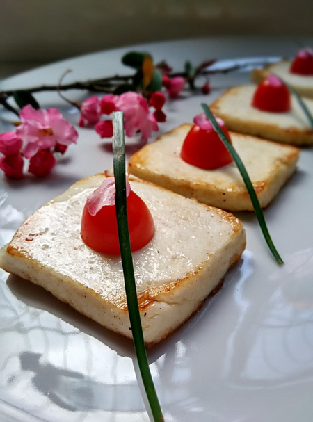 中国式<a href=/shicai/mimian/NaiLao/index.html target=_blank><u>奶酪</u></a>的做法