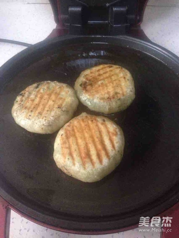 <a href=/shicai/shucai/JiCai/index.html target=_blank><u>荠菜</u></a><a href=/shicai/rouqin/ZhuRou/index.html target=_blank><u>猪肉</u></a>馅饼的做法