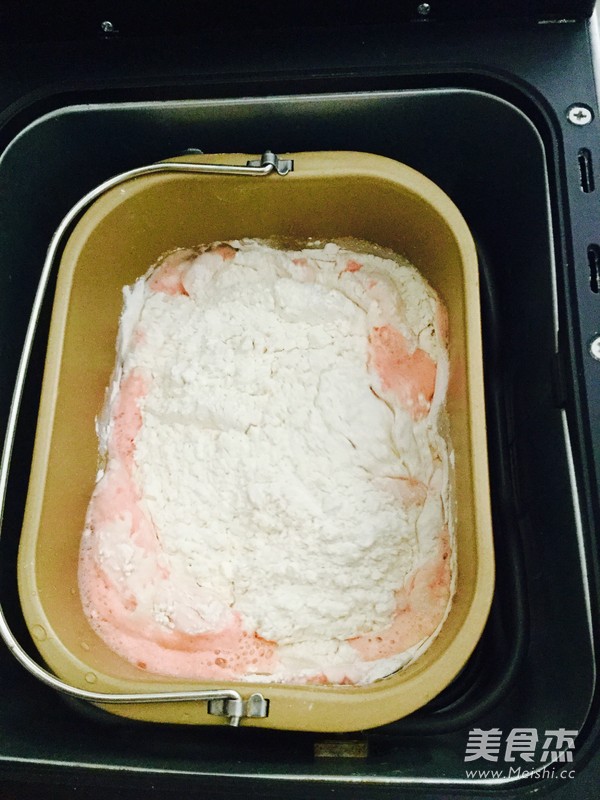 手工番茄<a href=/shicai/mimian/MianTiao/index.html target=_blank><u>面条</u></a>的做法