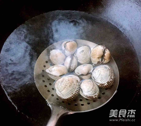 出彩毛蚶的做法