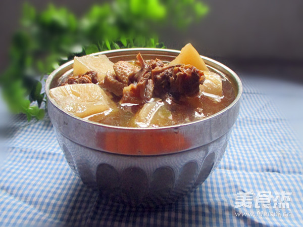 白<a href=/shicai/shucai/LuoBo/index.html target=_blank><u>萝卜</u></a>煲<a href=/shicai/rouqin/YaRou/index.html target=_blank><u>鸭肉</u></a>的做法