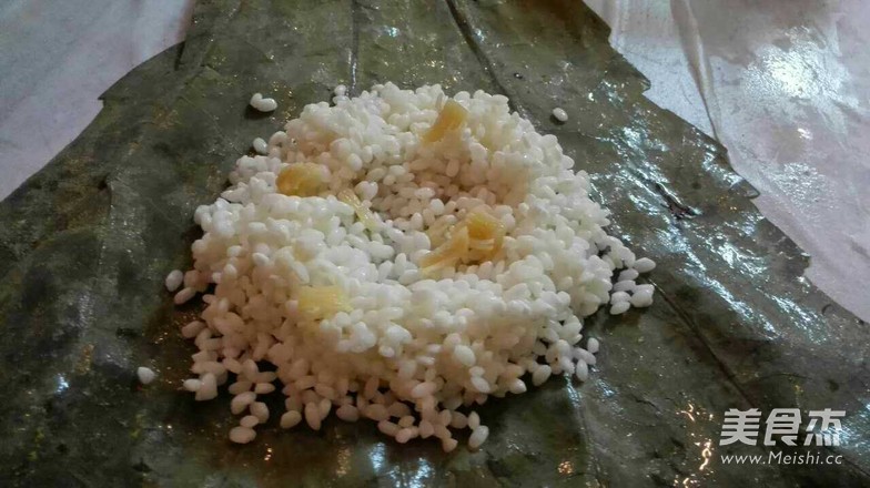 <a href=/shicai/mimian/NuoMi/index.html target=_blank><u>糯米</u></a>鸡的做法