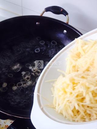 <a href=/shicai/shucai/TuDou/index.html target=_blank><u>土豆</u></a>丝汤