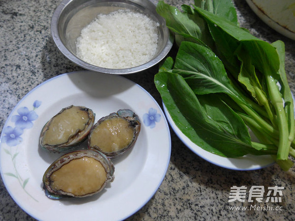 <a href=/shicai/shucai/YouCai/index.html target=_blank><u>油菜</u></a>蕻<a href=/shicai/shuichanpin/BaoYu/index.html target=_blank><u>鲍鱼</u></a><a href=/shicai/mimian/DaMi/index.html target=_blank><u>大米</u></a>粥的做法