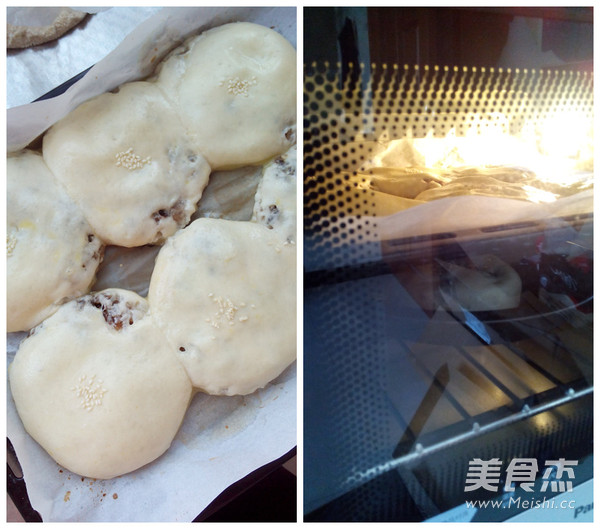 豆沙<a href=/shicai/mimian/NuoMi/index.html target=_blank><u>糯米</u></a><a href=/shicai/mimian/MianBao/index.html target=_blank><u>面包</u></a>的做法