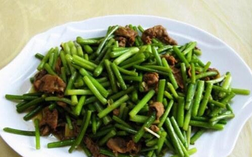 <a href=/shicai/shucai/QingSuan/index.html target=_blank><u>青蒜</u></a>苗炒<a href=/shicai/rouqin/YangRou/index.html target=_blank><u>羊肉</u></a>怎么做?