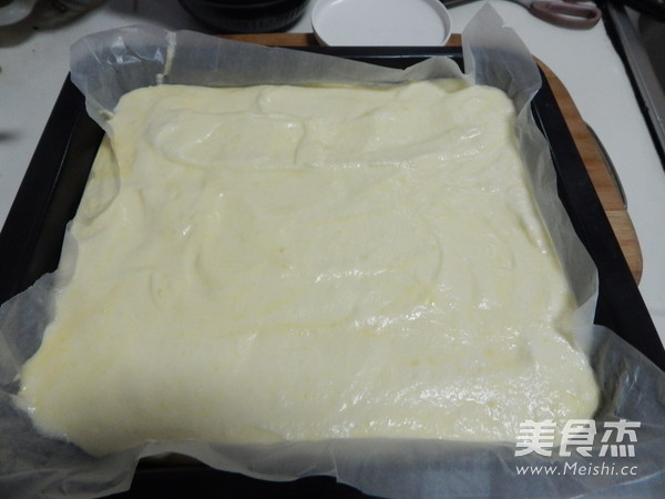 黄<a href=/shicai/guopin/Tao/index.html target=_blank><u>桃</u></a>果酱蛋糕卷的做法