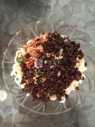 生椒<a href=/shicai/rouqin/NiuRou/index.html target=_blank><u>牛肉</u></a>面