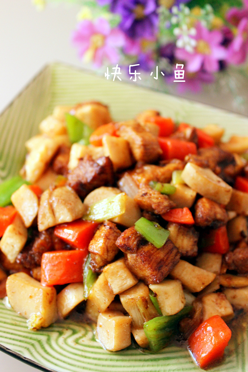 <a href=/shicai/shucai/XingBaoGu/index.html target=_blank><u><a href=/shicai/guopin/Xing/index.html target=_blank><u>杏</u></a>鲍菇</u></a>鸡丁