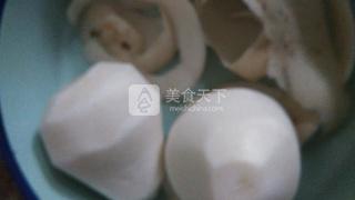 <a href=/shicai/rouqin/PaiGu/index.html target=_blank><u>排骨</u></a>白<a href=/shicai/shucai/LuoBo/index.html target=_blank><u>萝卜</u></a>汤