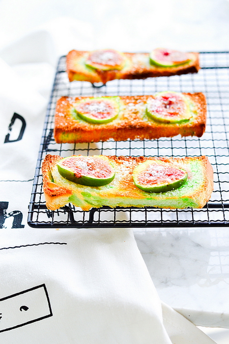 <a href=/shicai/guopin/WuHuaGuo/index.html target=_blank><u>无花果</u></a>脆片的做法