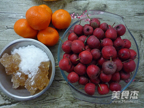 <a href=/shicai/guopin/JvZi/index.html target=_blank><u>橘子</u></a><a href=/shicai/guopin/ShanZha/index.html target=_blank><u>山楂</u></a>糖水(罐头)的做法