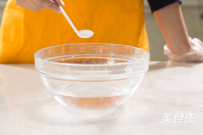 花<a href=/shicai/mimian/MiFan/index.html target=_blank><u>米饭</u></a>团（电饭锅菜谱）的做法