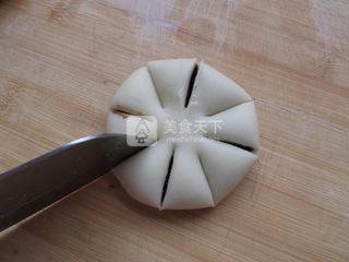 豆沙<a href=/shicai/shucai/JuHua/index.html target=_blank><u>菊花</u></a>酥