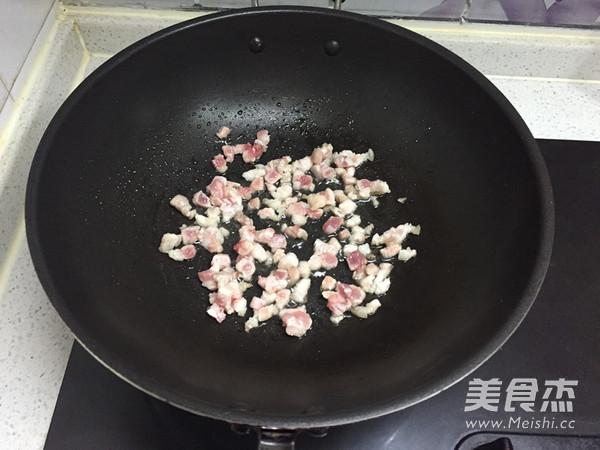 肉丁酱汁<a href=/shicai/shucai/BoCai/index.html target=_blank><u>菠菜</u></a>的做法