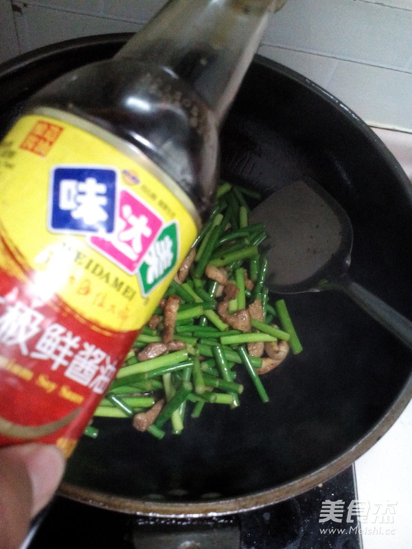 肉丝炒<a href=/shicai/shucai/SuanTai/index.html target=_blank><u>蒜薹</u></a>的做法