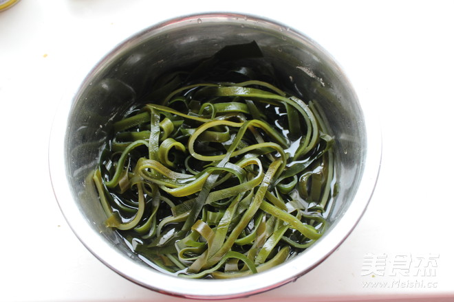 拌<a href=/shicai/shuichanpin/HaiDai/index.html target=_blank><u>海带</u></a>的做法
