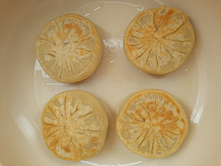 酸菜<a href=/shicai/rouqin/ZhuRou/index.html target=_blank><u>猪肉</u></a>馅饼