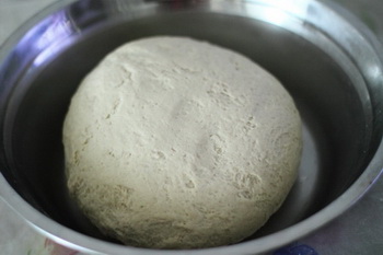 肉末<a href=/shicai/shucai/SiJiDou/index.html target=_blank><u>四季豆</u></a>馅大包子步骤1