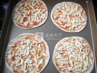 迷你<a href=/shicai/rouqin/PeiGen/index.html target=_blank><u>培根</u></a><a href=/shicai/rouqin/AnChun/index.html target=_blank><u>鹌鹑</u></a>蛋披萨