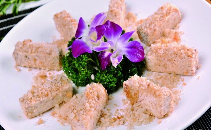 翻砂<a href=/shicai/shucai/XiangYu/index.html target=_blank><u>香芋</u></a>怎么做?