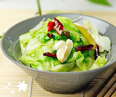 快手小炒手撕洋<a href=/shicai/shucai/BaiCai/index.html target=_blank><u>白菜</u></a>怎么做?