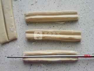 自制放心<a href=/shicai/mimian/YouTiao/index.html target=_blank><u>油条</u></a>