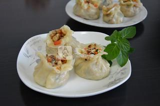 <a href=/shicai/mimian/NuoMi/index.html target=_blank><u>糯米</u></a>烧麦