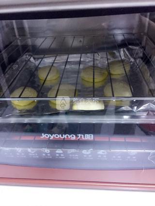 <a href=/shicai/guopin/BoLuo/index.html target=_blank><u>菠萝</u></a>酥皮泡芙