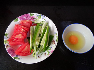<a href=/shicai/shucai/QiuKui/index.html target=_blank><u>秋葵</u></a>番茄蛋汤