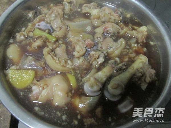 美味<a href=/shicai/rouqin/ZhuTi/index.html target=_blank><u>猪蹄</u></a>冻的做法