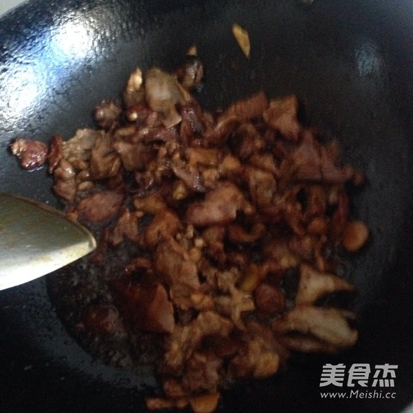 爆炒<a href=/shicai/rouqin/ZhuShe/index.html target=_blank><u>猪舌</u></a>的做法