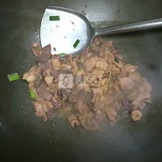 <a href=/shicai/rouqin/JiZa/index.html target=_blank><u>鸡杂</u></a>炒<a href=/shicai/shucai/TuDou/index.html target=_blank><u>土豆</u></a><a href=/shicai/shucai/HuLuoBo/index.html target=_blank><u>胡<a href=/shicai/shucai/LuoBo/index.html target=_blank><u>萝卜</u></a></u></a>丝