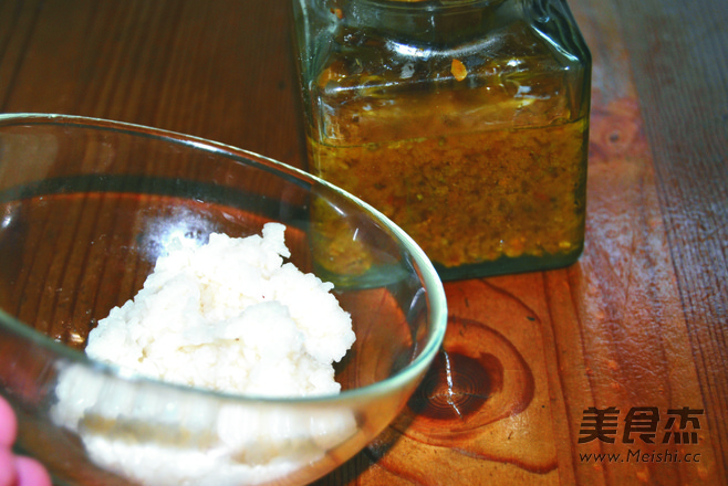 <a href=/shicai/shucai/GuiHua/index.html target=_blank><u>桂花</u></a>酒酿夹心小圆子的做法