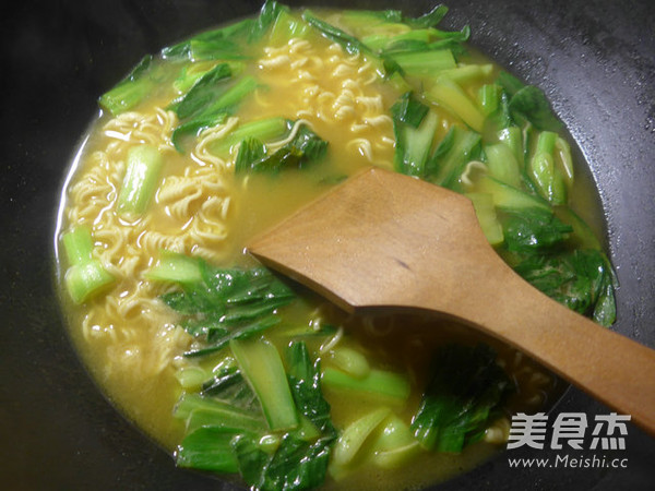 咖喱菜芯波纹面的做法