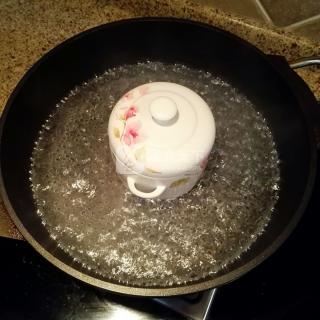 冰糖红<a href=/shicai/guopin/Zao/index.html target=_blank><u>枣</u></a><a href=/shicai/guopin/GouQi/index.html target=_blank><u>枸杞</u></a>炖<a href=/shicai/yaoshi/YaWo/index.html target=_blank><u>燕窝</u></a>