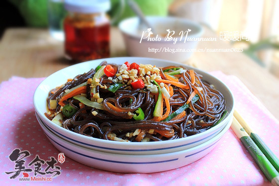 凉拌<a href=/shicai/mimian/JueGenFen/index.html target=_blank><u>蕨根粉</u></a>bH.jpg