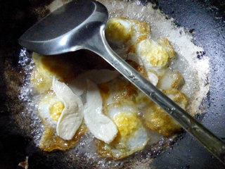 大豆蛋白<a href=/shicai/shucai/QinCai/index.html target=_blank><u>芹菜</u></a>炒<a href=/shicai/rouqin/AnChun/index.html target=_blank><u>鹌鹑</u></a>蛋