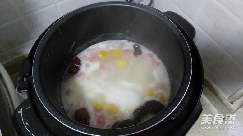 双红荷包蛋煮彩色汤圆的做法